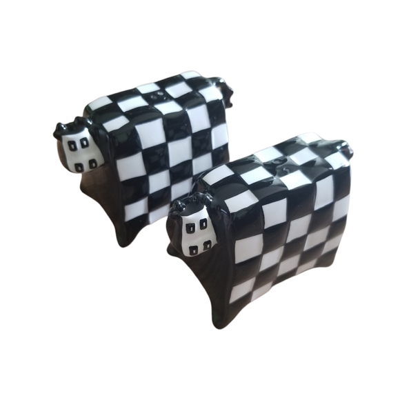 Vintage Cow Salt & Pepper Shakers - Picture 1 of 5
